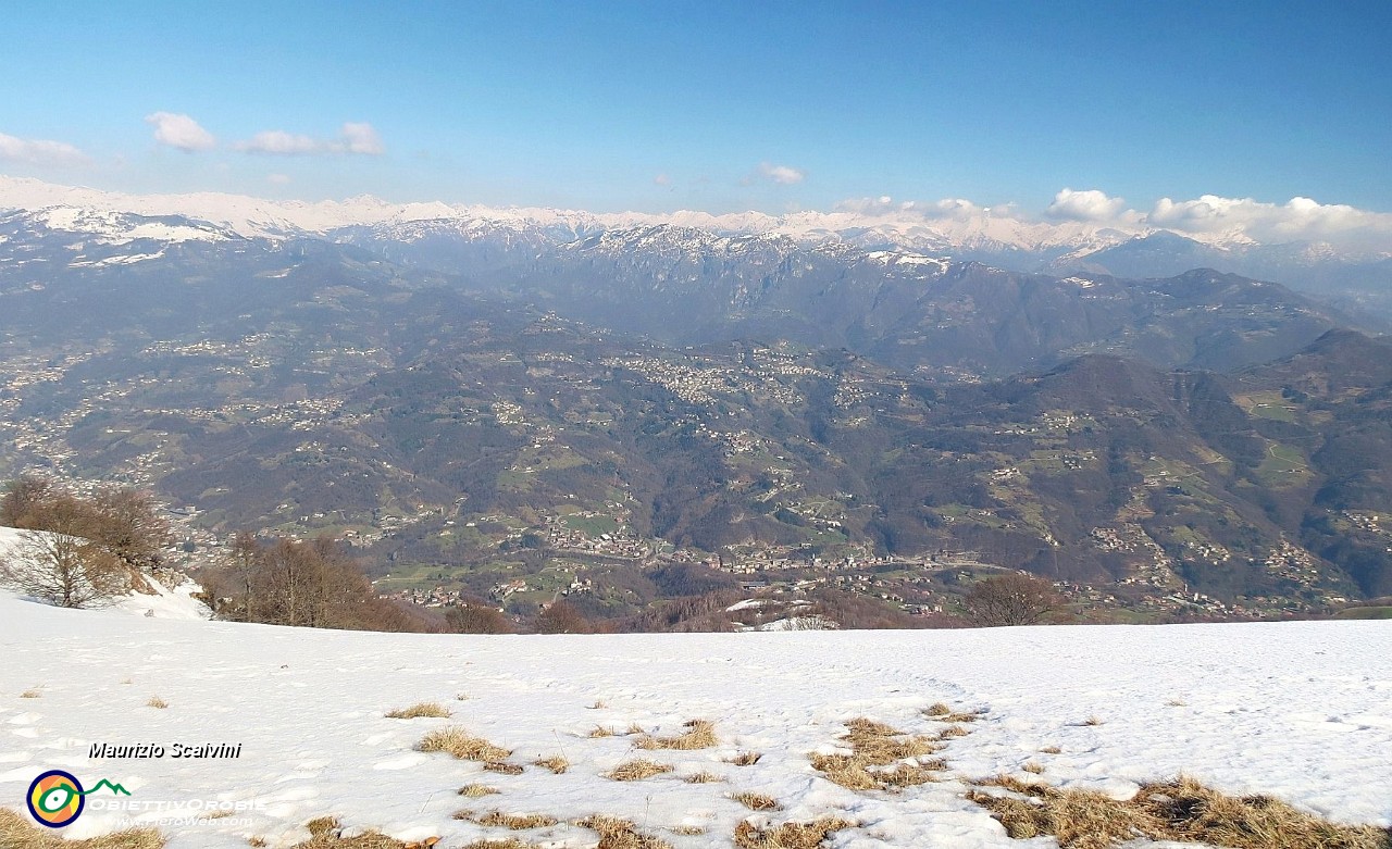 43 Valle Imagna e Orobie, ancora peccato per la foschia....JPG